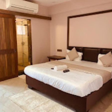Hotel Radhe Anand Ānand Exterior foto