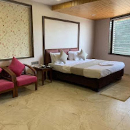 Hotel Radhe Anand Ānand Exterior foto