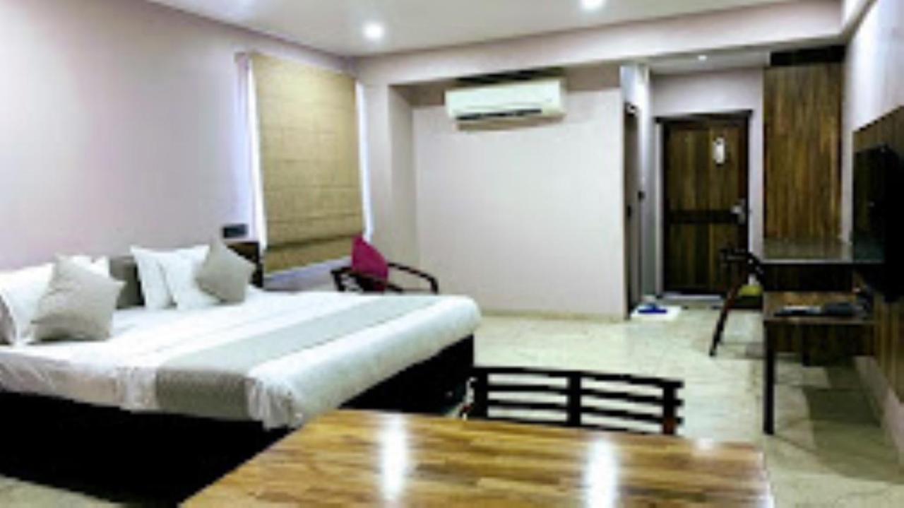 Hotel Radhe Anand Ānand Exterior foto