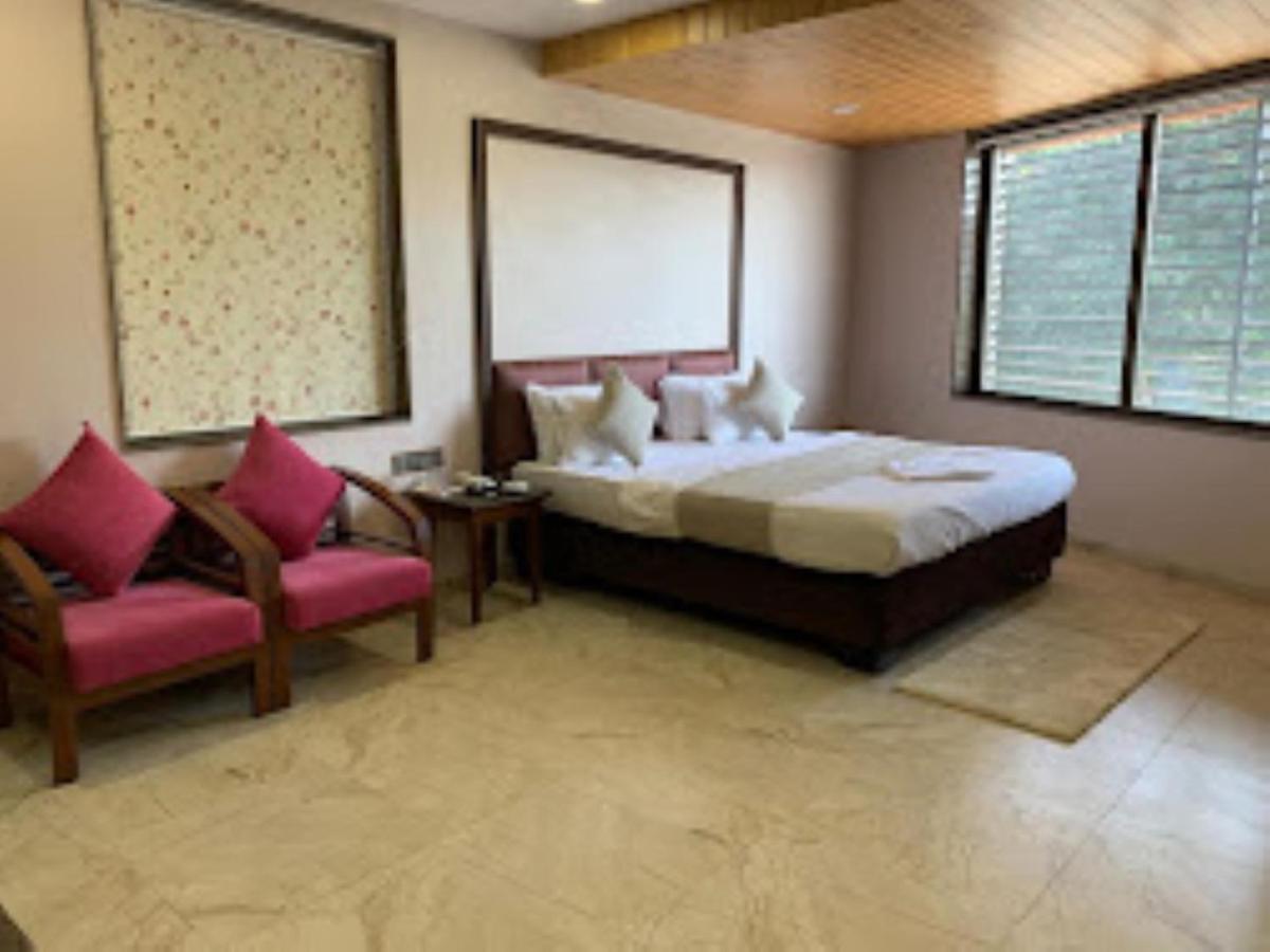 Hotel Radhe Anand Ānand Exterior foto